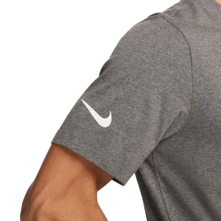 camiseta-nike-park-20-swoosh-arm-mc-charcoal-heather-white-4