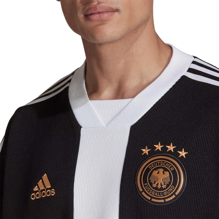 camiseta-adidas-alemania-fanswear-mundial-qatar-2022-black-white-2