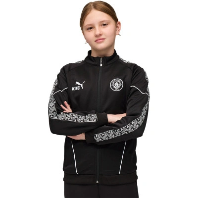 Kurtka Manchester Miasto 2025-2026 dla Kids przed meczem