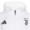 Kurtka adidas Juventus 2025-2026 przed meczem