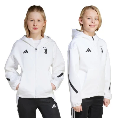 Kurtka Juventus dla Kids 2025-2026 przed meczem