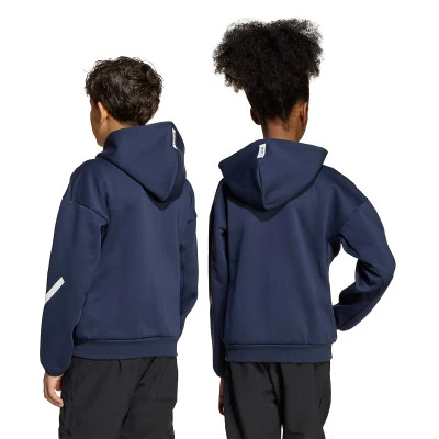 Kurtka Real Madryt dla Kids 2025-2026 przed meczem