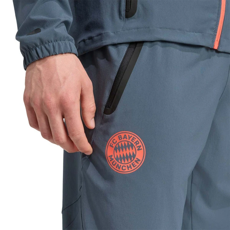 pantalon-largo-adidas-fc-bayern-fanswear-2025-2026-bold-onixeasy-coral-2