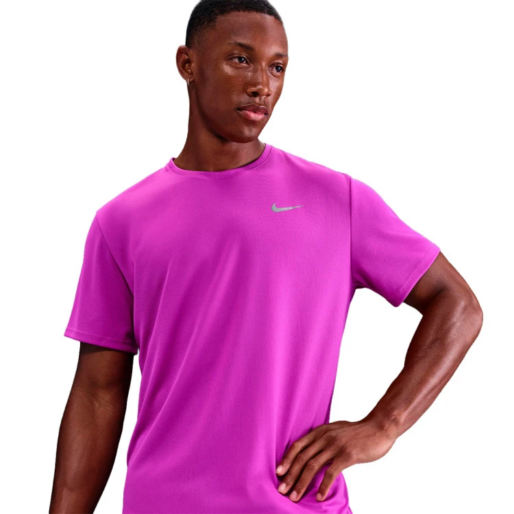 camiseta-nike-dri-fit-miler-vivid-purple-reflective-silv-3
