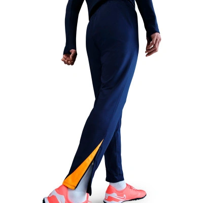 Długie spodnie Strike