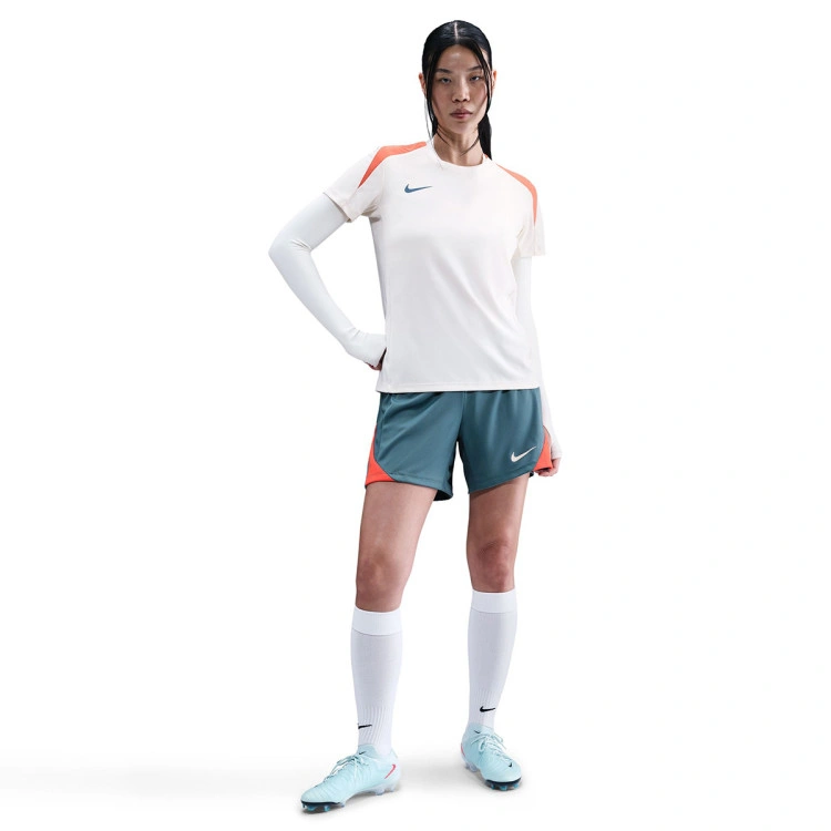 pantalon-corto-nike-strike-mujer-smokey-blue-turf-orange-chalk-5