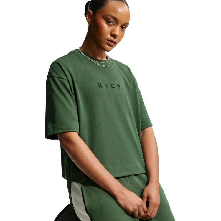 camiseta-nike-sportswear-boxy-mujer-fir-2