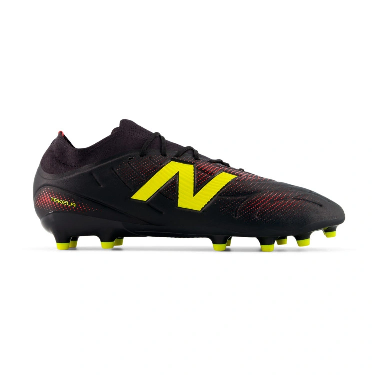 bota-new-balance-tekela-team-low-mg-black-1