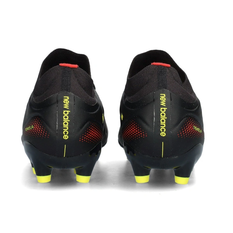 bota-new-balance-tekela-team-mg-damen-negro-4