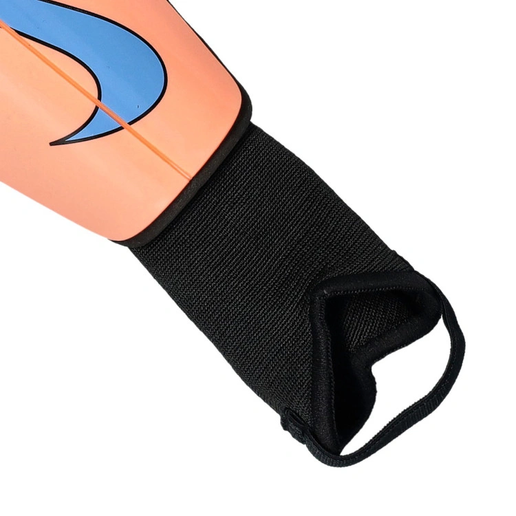 espinillera-nike-y-nk-chrg-grd-su23-naranja-2