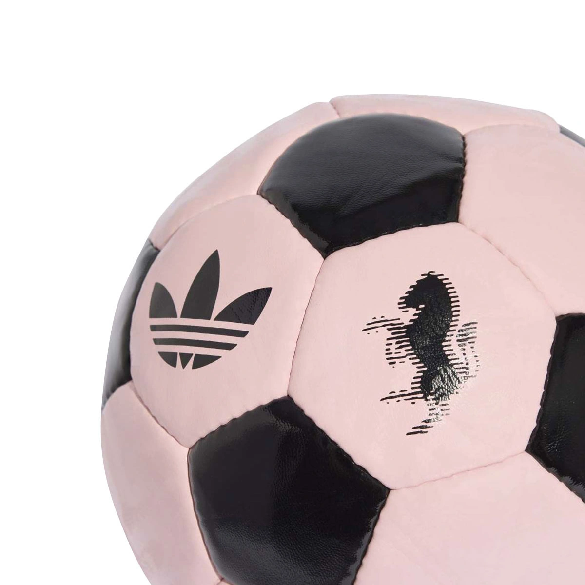 balon-adidas-juventus-2026-2027-true-pinkblack-3