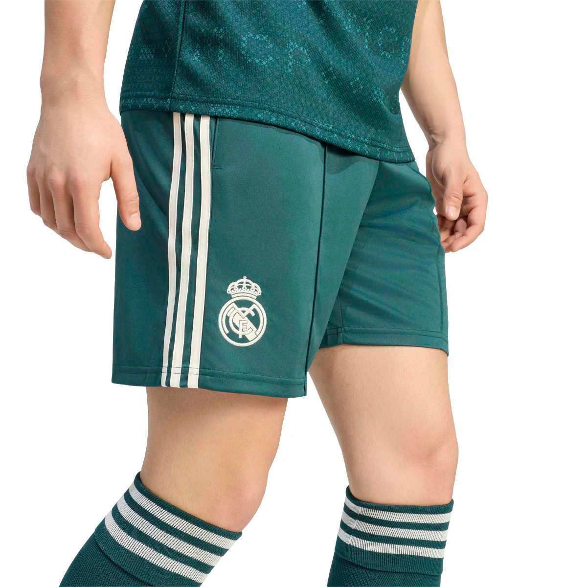 pantalon-corto-adidas-real-madrid-segunda-equipacion-2026-2027-aurora-ivy-2