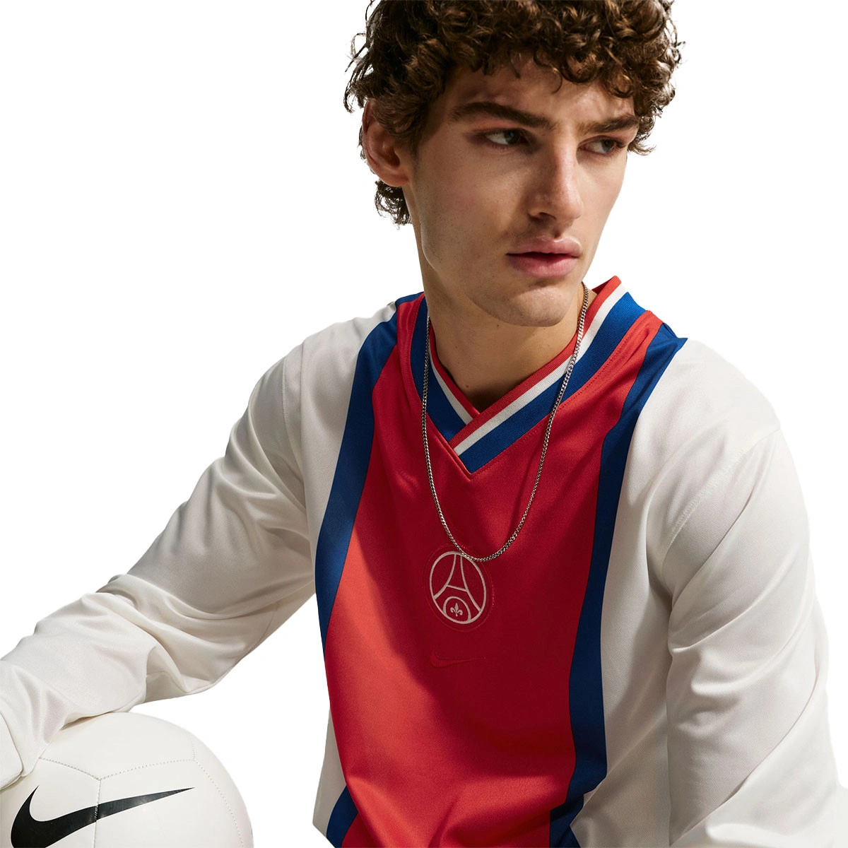 camiseta-nike-psg-fanswear-2026-2027-global-red-black-deep-royal-blue-field-silver-2