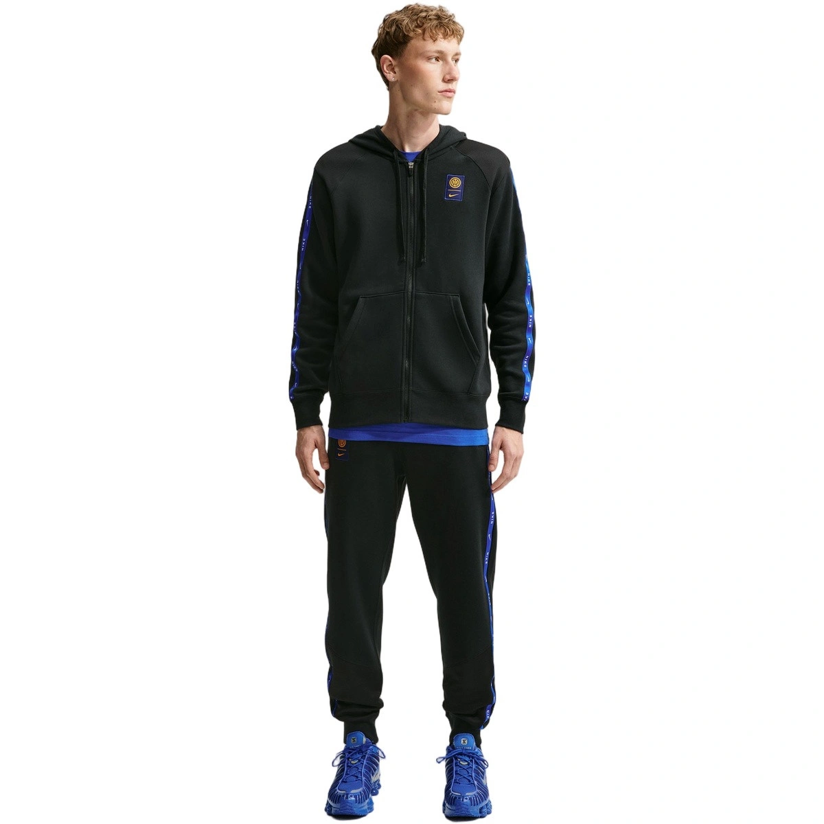 sudadera-nike-inter-milan-fanswear-2026-2027-black-university-gold-no-sponsor-3