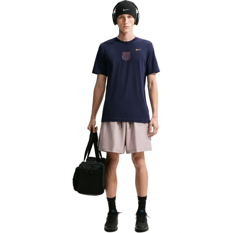camiseta-nike-fc-barcelona-fanswear-2026-2027-black-anthracite-dusty-cactus-university-gold-3