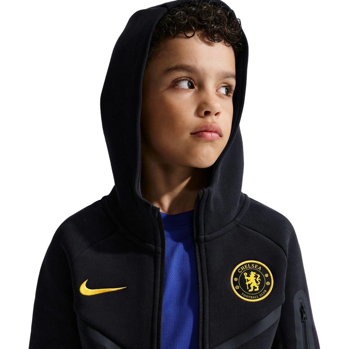 chaqueta-nike-chelsea-fc-fanswear-2026-2027-nino-pitch-blue-midwest-gold-no-sponsor-2