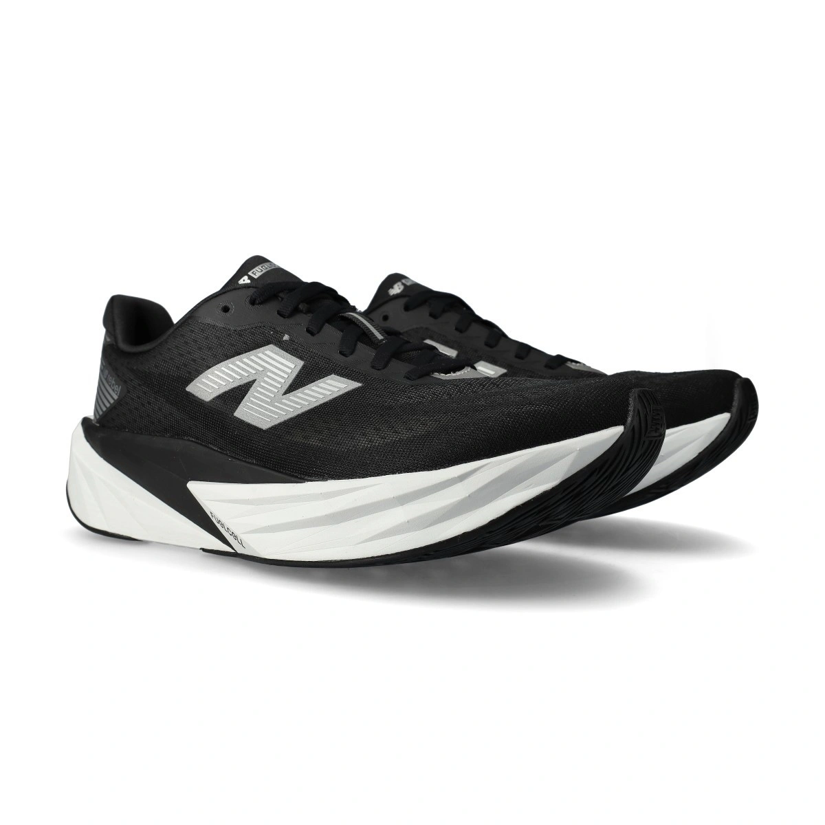 zapatilla-new-balance-fuelcell-rebel-v5-black-0